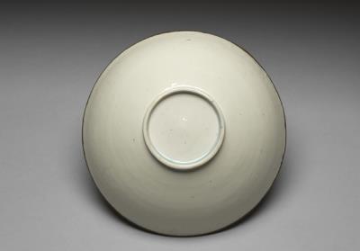 图片[3]-Bowl with impressed antique and flower pattern in bluish-white glaze, Southern Song dynasty (1127-1279)-China Archive